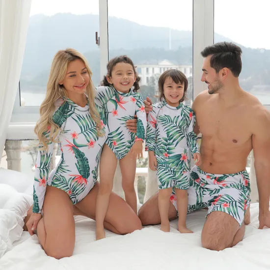 Tropical Flowers Print Family Matching Swimsuits Outfits Mother Daughter Swimwear Mommy and Me Bikini Dresses Clothes Dad Son Swimming Shorts with Ruffles 